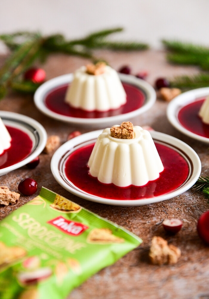 Śmietankowa Panna Cotta z sosem żurawinowym