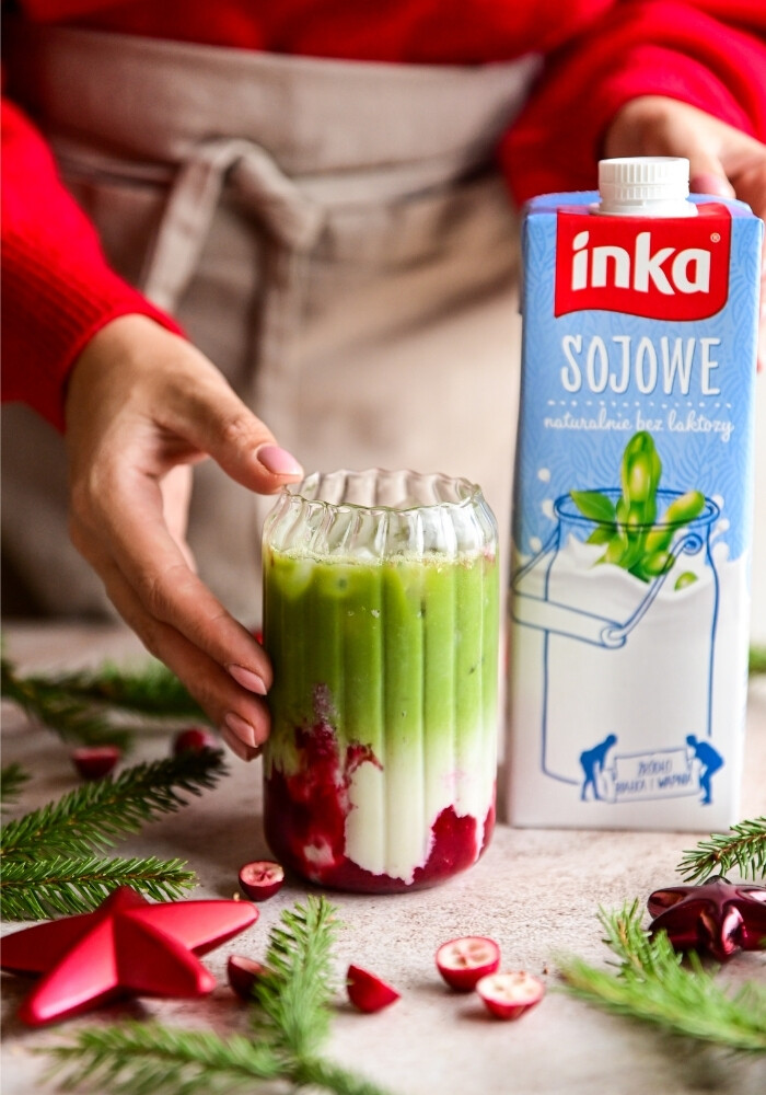 Świąteczna Matcha Latte na zimno