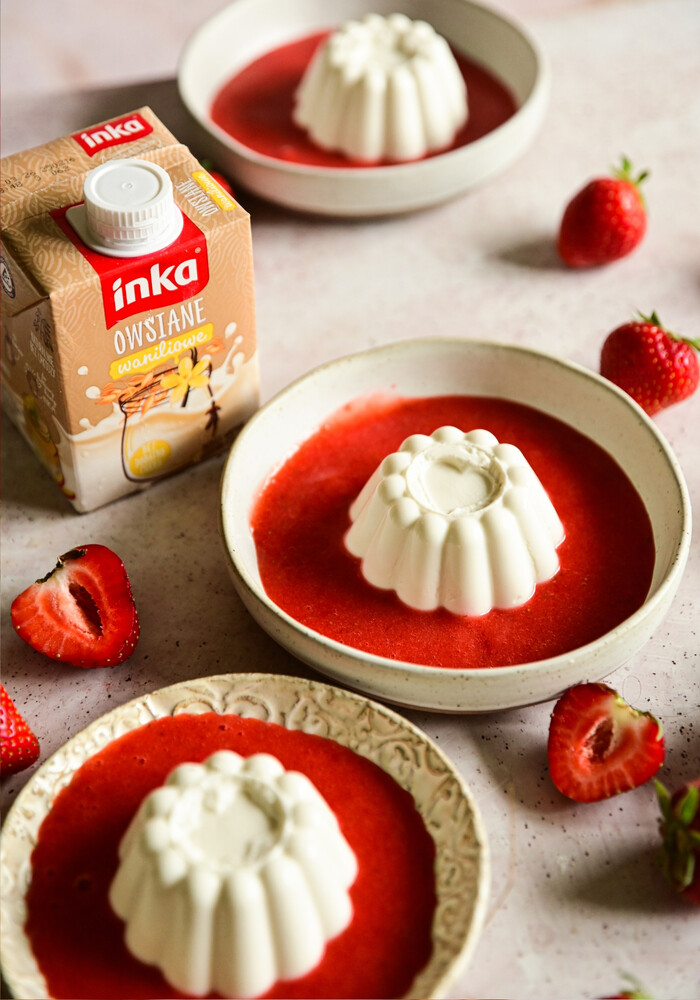 Waniliowa Panna Cotta z musem truskawkowym