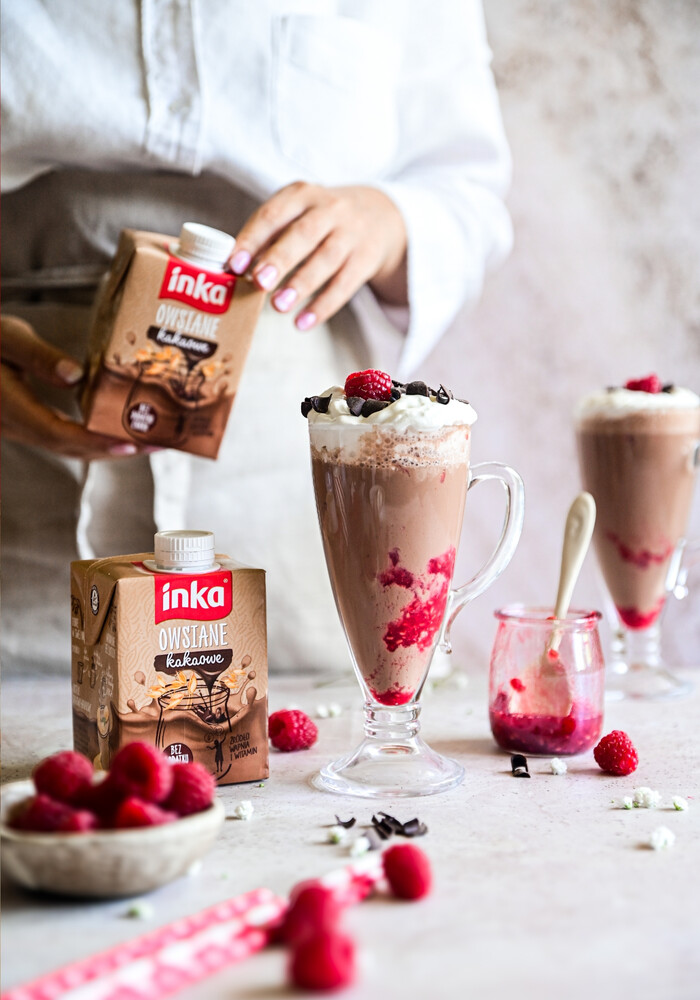 Kakaowy Milkshake z musem malinowym